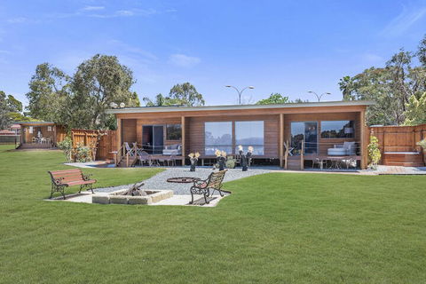 The Swan Valley Retreat - New Castle Holiday 4