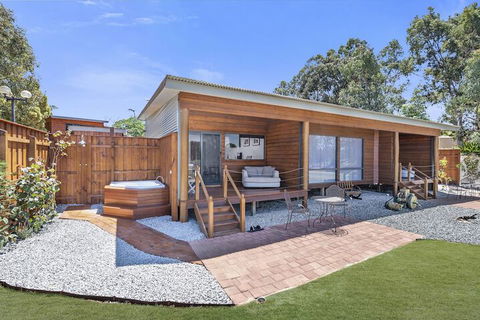 The Swan Valley Retreat - New Castle Holiday 3