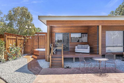 The Swan Valley Retreat - New Castle Holiday 7