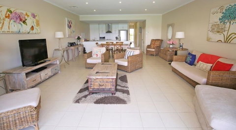 Wallaroo Marina Apartments - New Castle Holiday 1