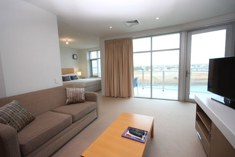 Wallaroo Marina Apartments - New Castle Holiday 2