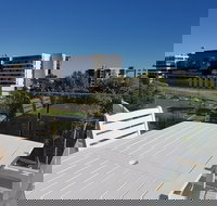 Beau Monde Apartments Newcastle - Worth Place Apartment - New Castle Holiday