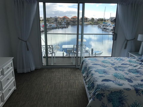 Marina View Chalets - New Castle Holiday 4