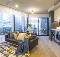 Homely Apartment at CBD Queen St - New Castle Holiday
