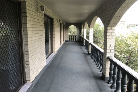 Warrawong Holiday Big Home - New Castle Holiday 3