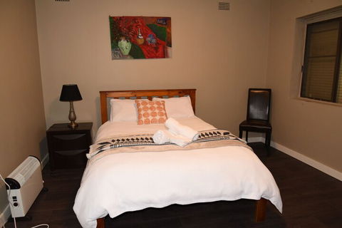 Warrawong Holiday Big Home - New Castle Holiday 1