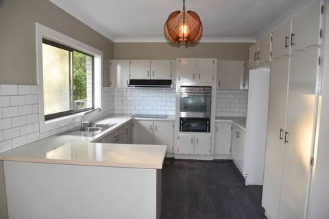 Warrawong Holiday Big Home - New Castle Holiday 6