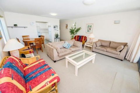 Sundeck Unit 6 Shoal Bay - New Castle Holiday 3