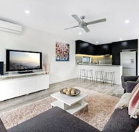 Luxury 1 Bedroom home in Broadbeach Waters - New Castle Holiday