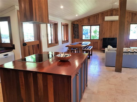Palm Grove Rainforest Retreat - New Castle Holiday 5