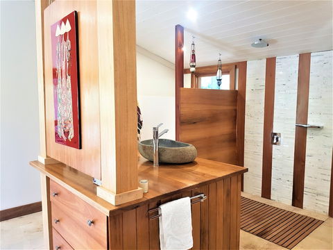 Palm Grove Rainforest Retreat - New Castle Holiday 3