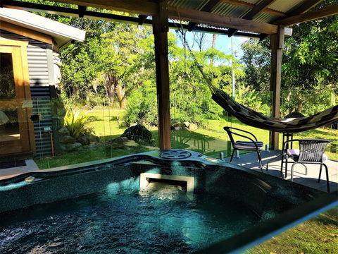 Palm Grove Rainforest Retreat - New Castle Holiday 6