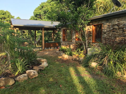 Palm Grove Rainforest Retreat - New Castle Holiday 0