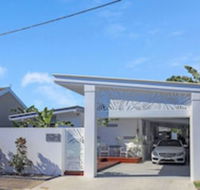 Miami Beachside Beach House - New Castle Holiday