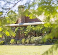 Silky Oak Cottage - New Castle Holiday