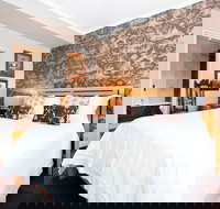 UM616 Sleek Split Level City Oasis in Ultimo - New Castle Holiday