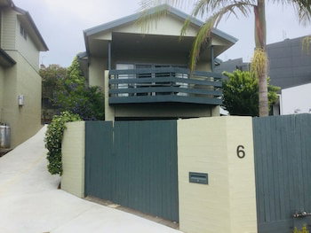 Batemans Bay Central Accommodation - New Castle Holiday 0