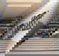 Adelaide City Apartment - 3BR 2Bath  Carpark - New Castle Holiday