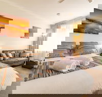 Ocean Sunset Glenelg Central Studio Apt - New Castle Holiday