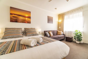 Ocean Sunset Glenelg Central Studio Apt - New Castle Holiday 0