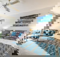 Aqua Waves Glenelg Central Studio Apt - New Castle Holiday