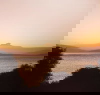 Manfield City Waterfront View Cottage - New Castle Holiday