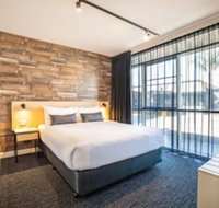 Nightcap at Westside Hotel - New Castle Holiday