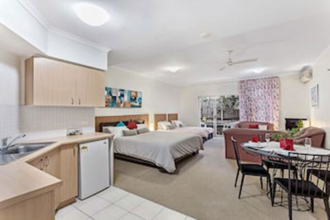 Zenith Studio Unit 3, 10 Messines Street - New Castle Holiday 0