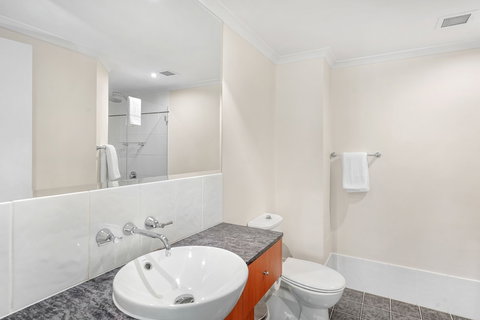 Poolside Apt In Alamanda Beachfront Resort 55 - New Castle Holiday 4