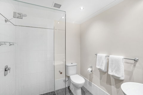 Poolside Apt In Alamanda Beachfront Resort 55 - New Castle Holiday 5