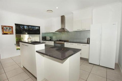 3 Bauhinia Crescent Marcoola PET FRIENDLY LINEN SUPPLIED 500 BOND - New Castle Holiday 5