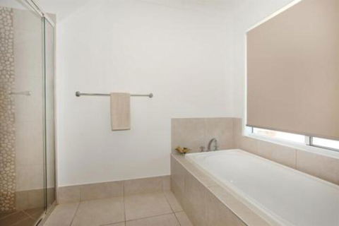 3 Bauhinia Crescent Marcoola PET FRIENDLY LINEN SUPPLIED 500 BOND - New Castle Holiday 2