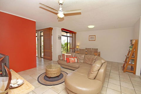 Unit 4 Cooltoro Court Coolum Beach - New Castle Holiday 5