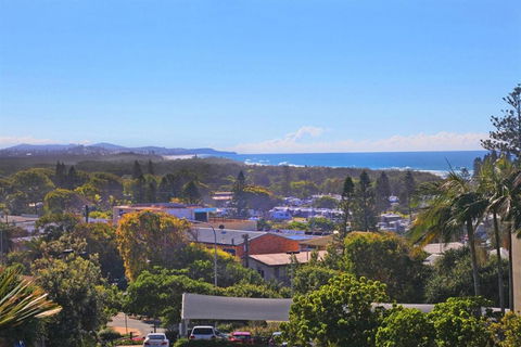 Unit 4 Cooltoro Court Coolum Beach - New Castle Holiday 6