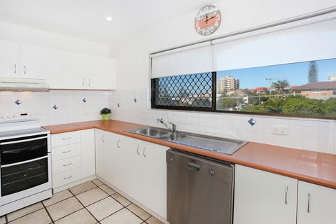 Unit 4 Cooltoro Court Coolum Beach - New Castle Holiday 4