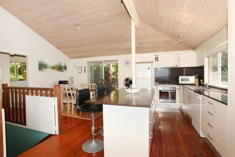 56 Millen Crt Coolum Beach Pet Friendly Linen Included - New Castle Holiday 4