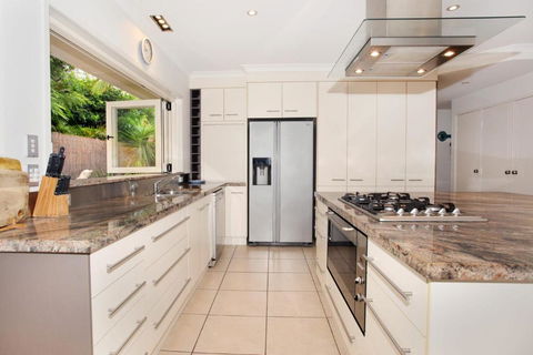 11 Dalmor Court Coolum Beach Pet Friendly Linen Supplied 500 BOND - New Castle Holiday 6