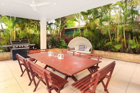 11 Dalmor Court Coolum Beach Pet Friendly Linen Supplied 500 BOND - New Castle Holiday 3