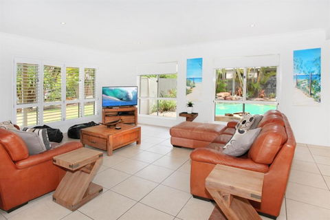 11 Dalmor Court Coolum Beach Pet Friendly Linen Supplied 500 BOND - New Castle Holiday 2