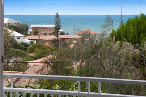 Carolyns Beach House - New Castle Holiday 7