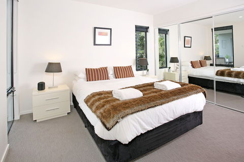 Back Of The Block Bulimba - New Castle Holiday 1