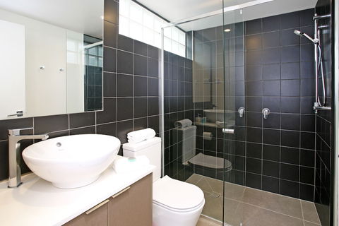 Back Of The Block Bulimba - New Castle Holiday 0