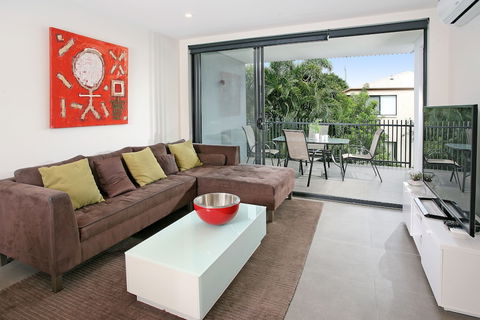 Back Of The Block Bulimba - New Castle Holiday 4