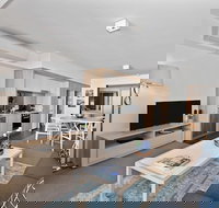 One Oak - New Castle Holiday