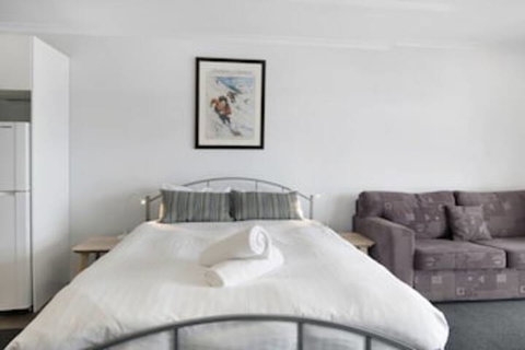 Snowy Studio - New Castle Holiday 0