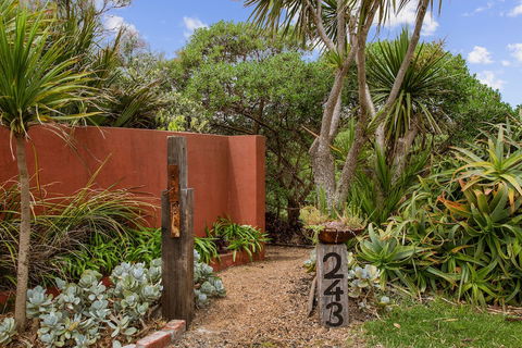 Smith Beach Getaways Beachwood Luxury Villa - New Castle Holiday 1