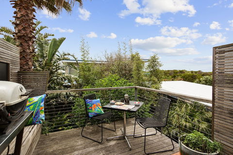 Smith Beach Getaways Beachwood Luxury Villa - New Castle Holiday 3