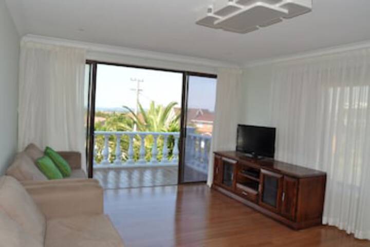 Mount Warrigal NSW New Castle Holiday