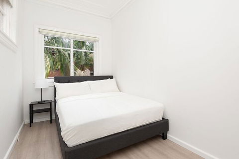 Newly Renovated Apt. Close To CBD Unit 1 - New Castle Holiday 5