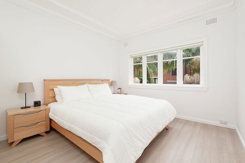 Newly Renovated Apt. Close To CBD Unit 1 - New Castle Holiday 7